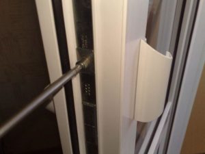 Вызов мастера по ремонту пластиковых дверей балкона